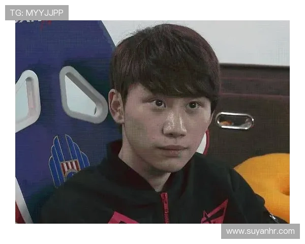 和平精英评论：深入分析FPX在比赛中的防守与反击策略得失情况